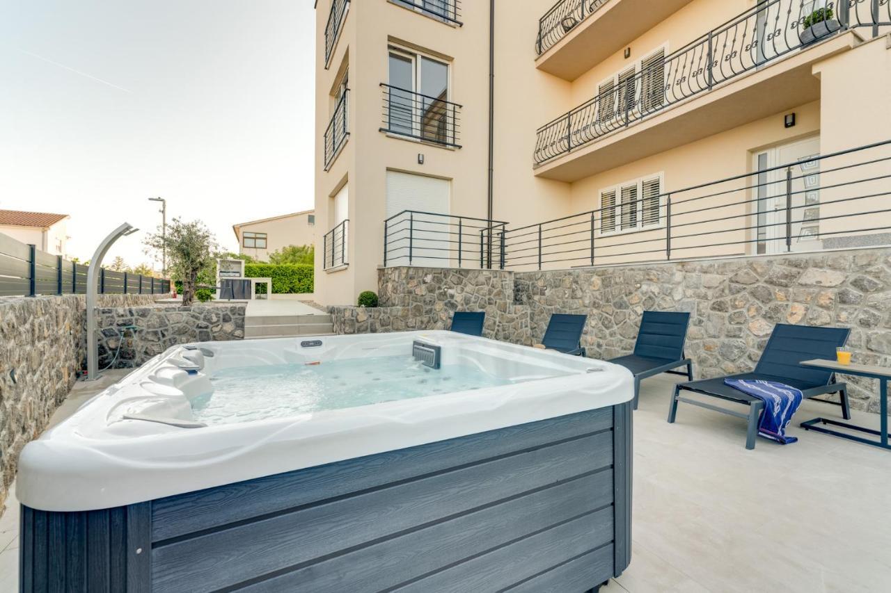 Cosmopolitan Apartments Krk Town Exterior photo
