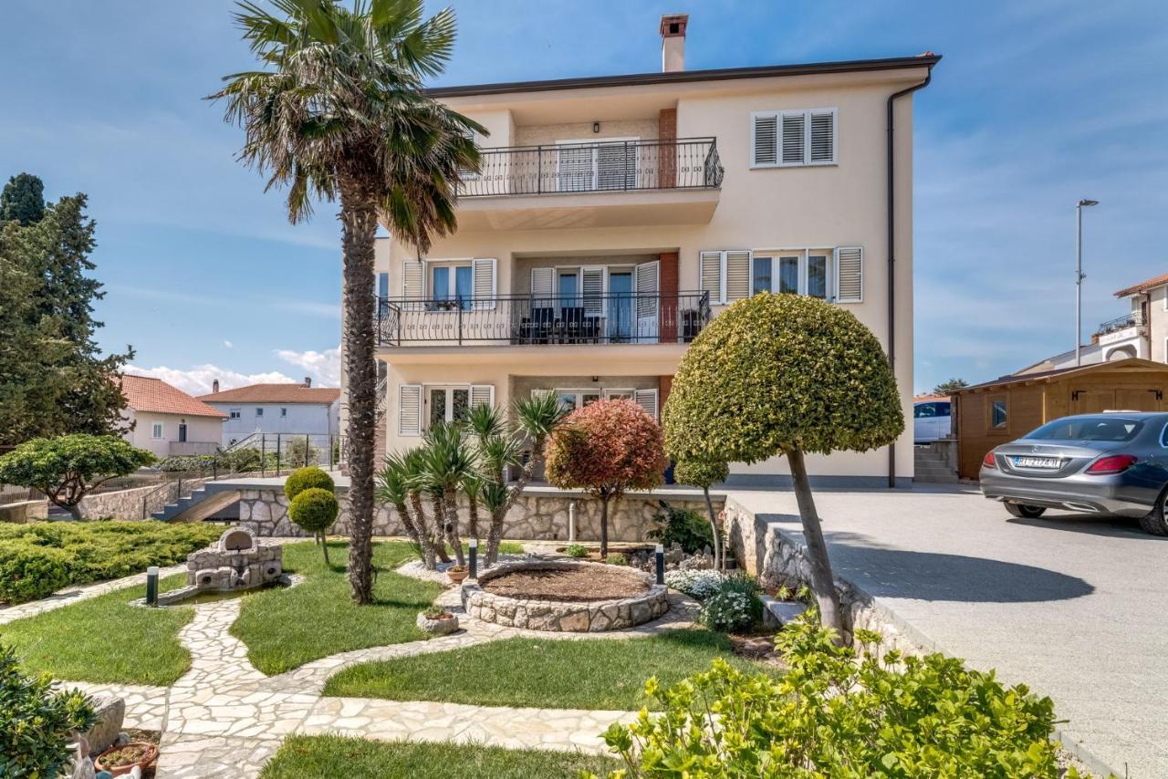 Cosmopolitan Apartments Krk Town Exterior photo