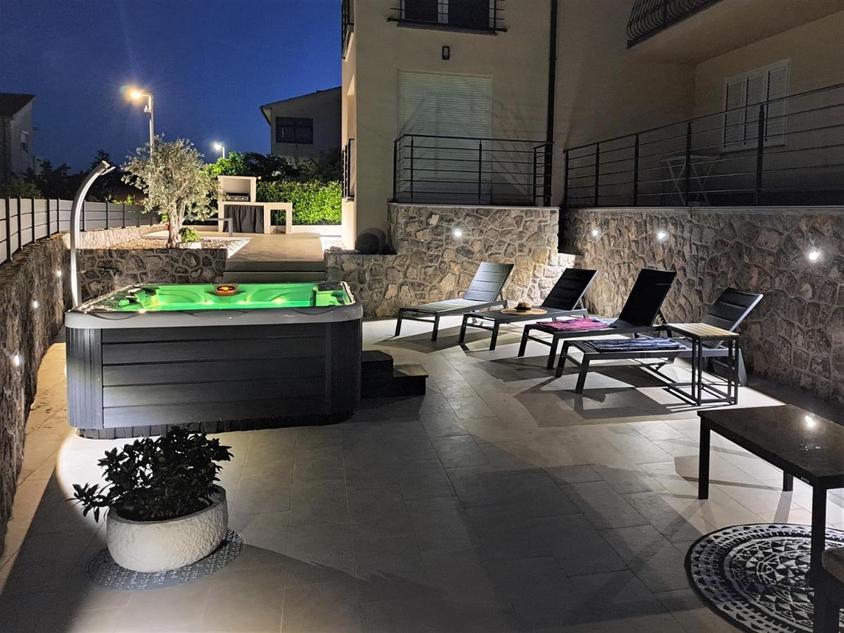 Cosmopolitan Apartments Krk Town Exterior photo